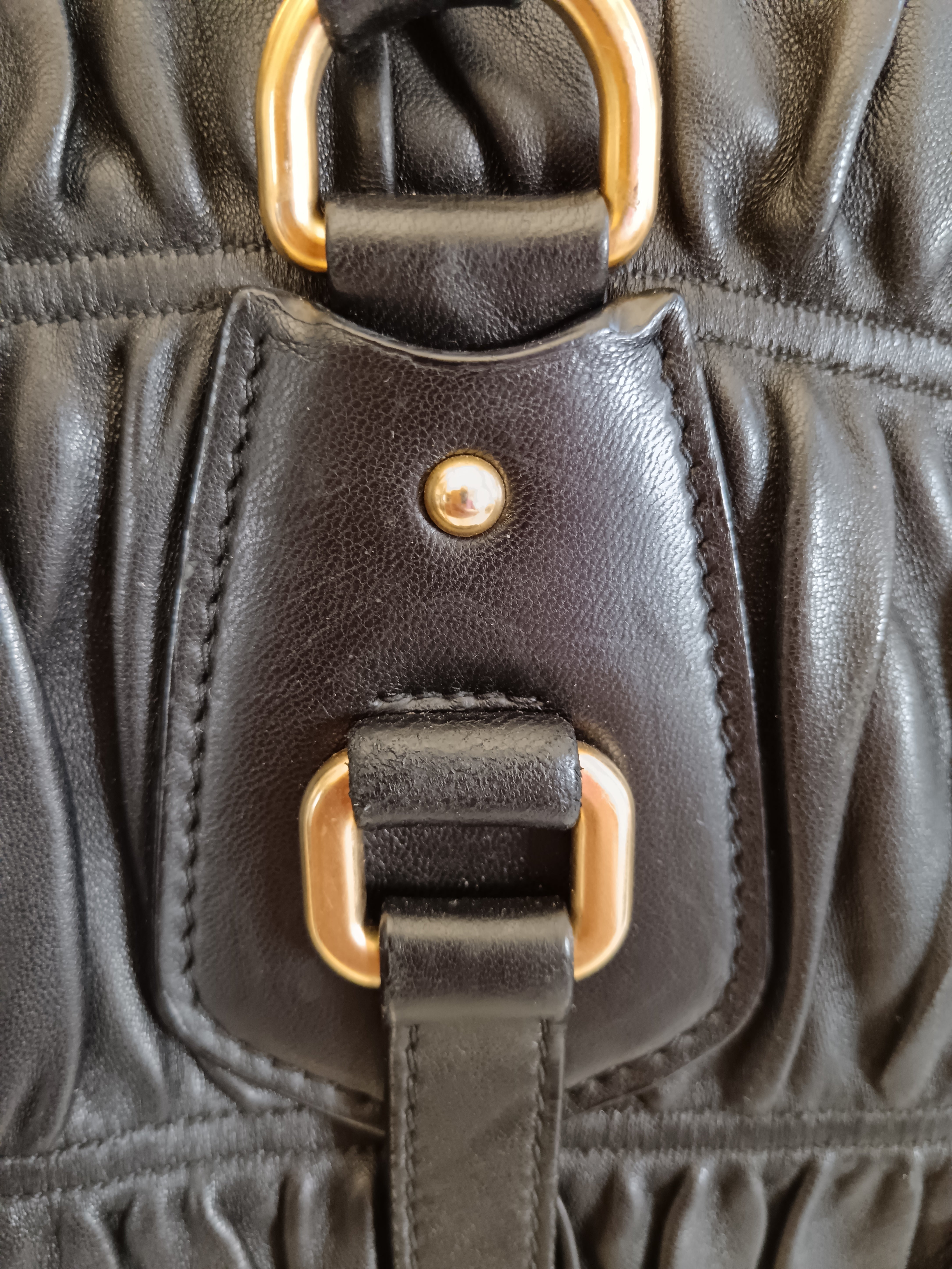 DAY 1: 1174 - Prada Tote Goffrata/Matelassè pelle nera cerniera con tracolla e tasche laterali
