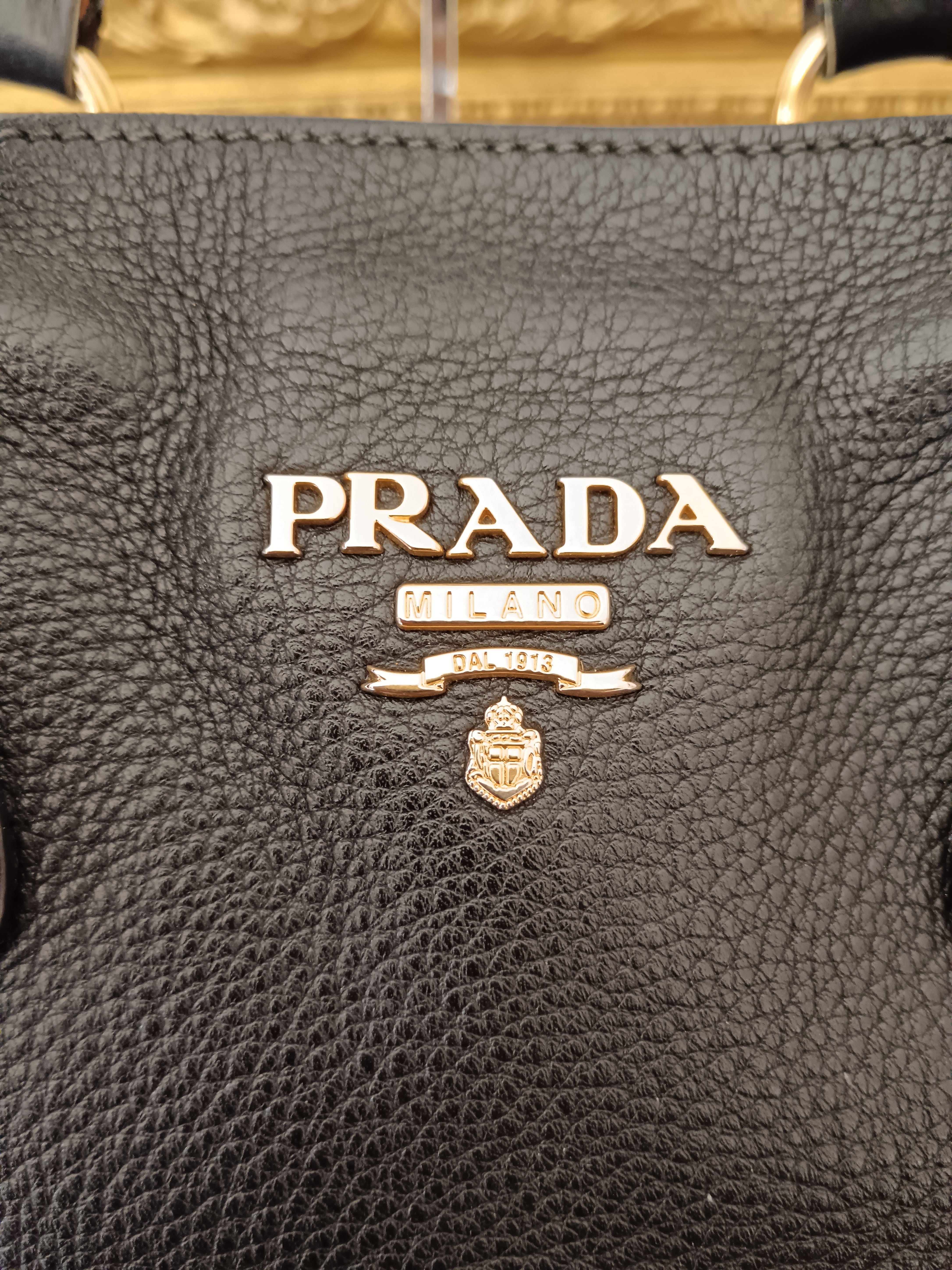 Prada - Shopper Espandibile in Pelle Martellata Nera