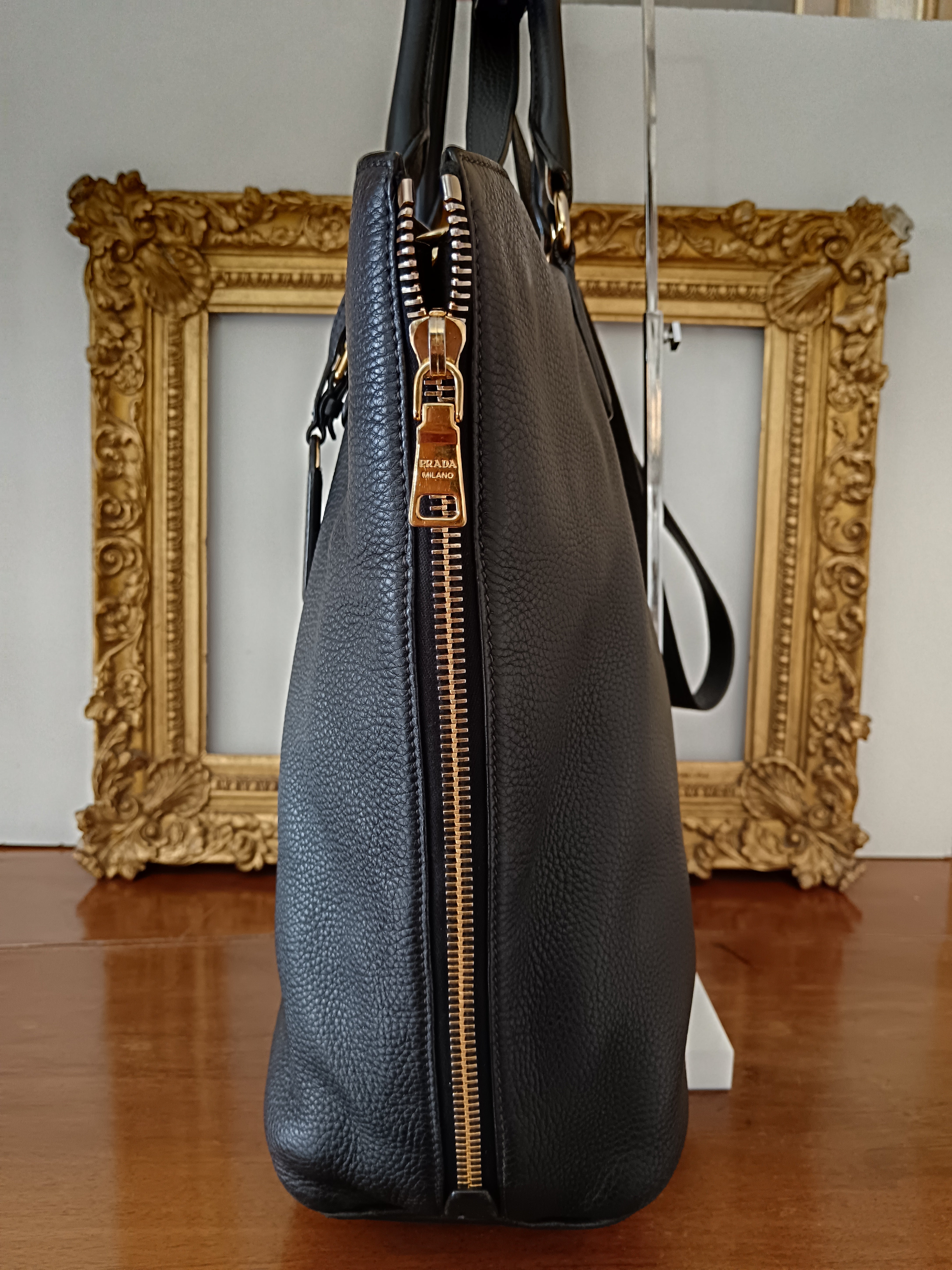 Prada - Shopper Espandibile in Pelle Martellata Nera