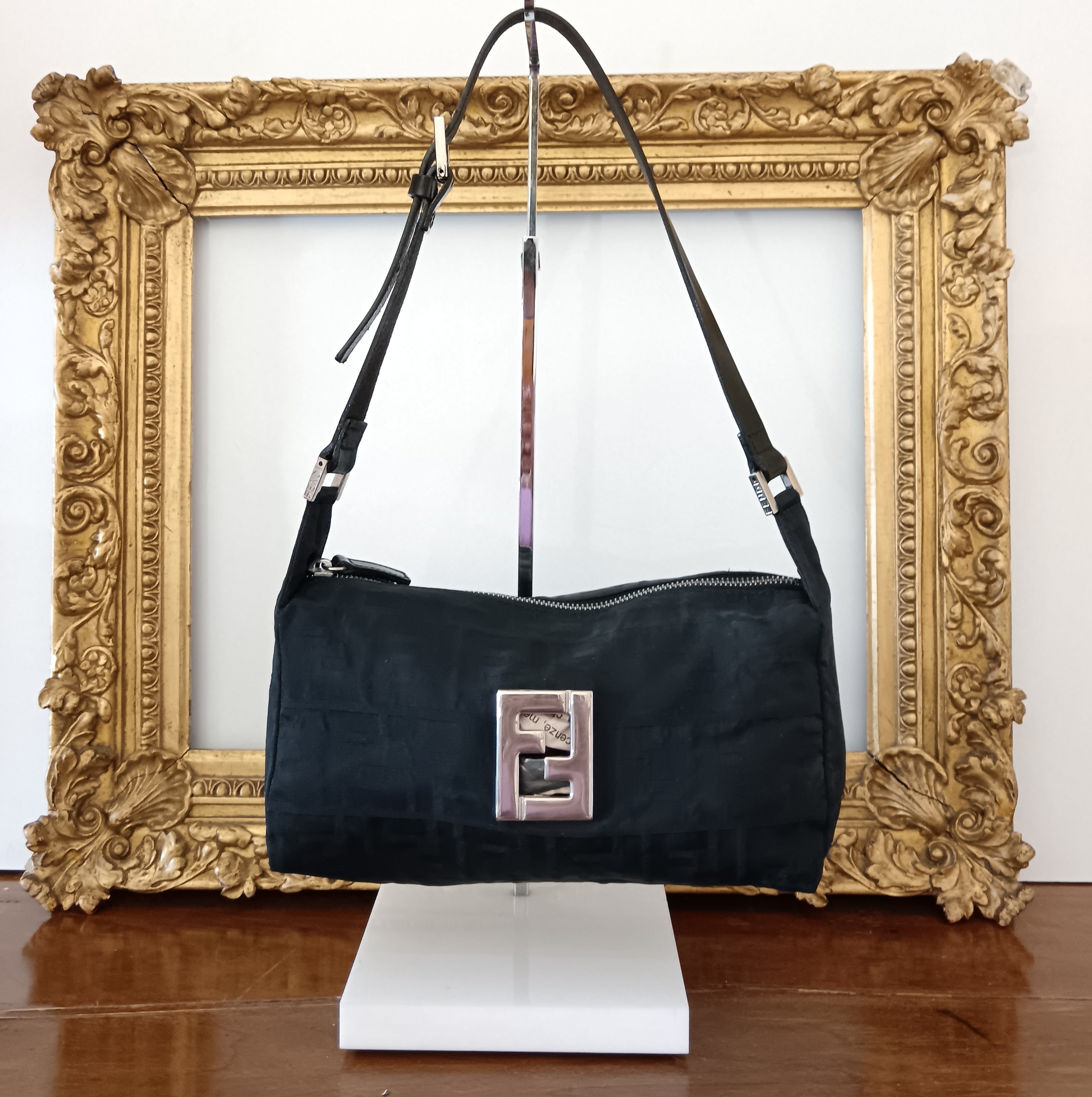 Fendi - Borsa baguette tessuto nero zucchino con finiture in pelle + HW argento