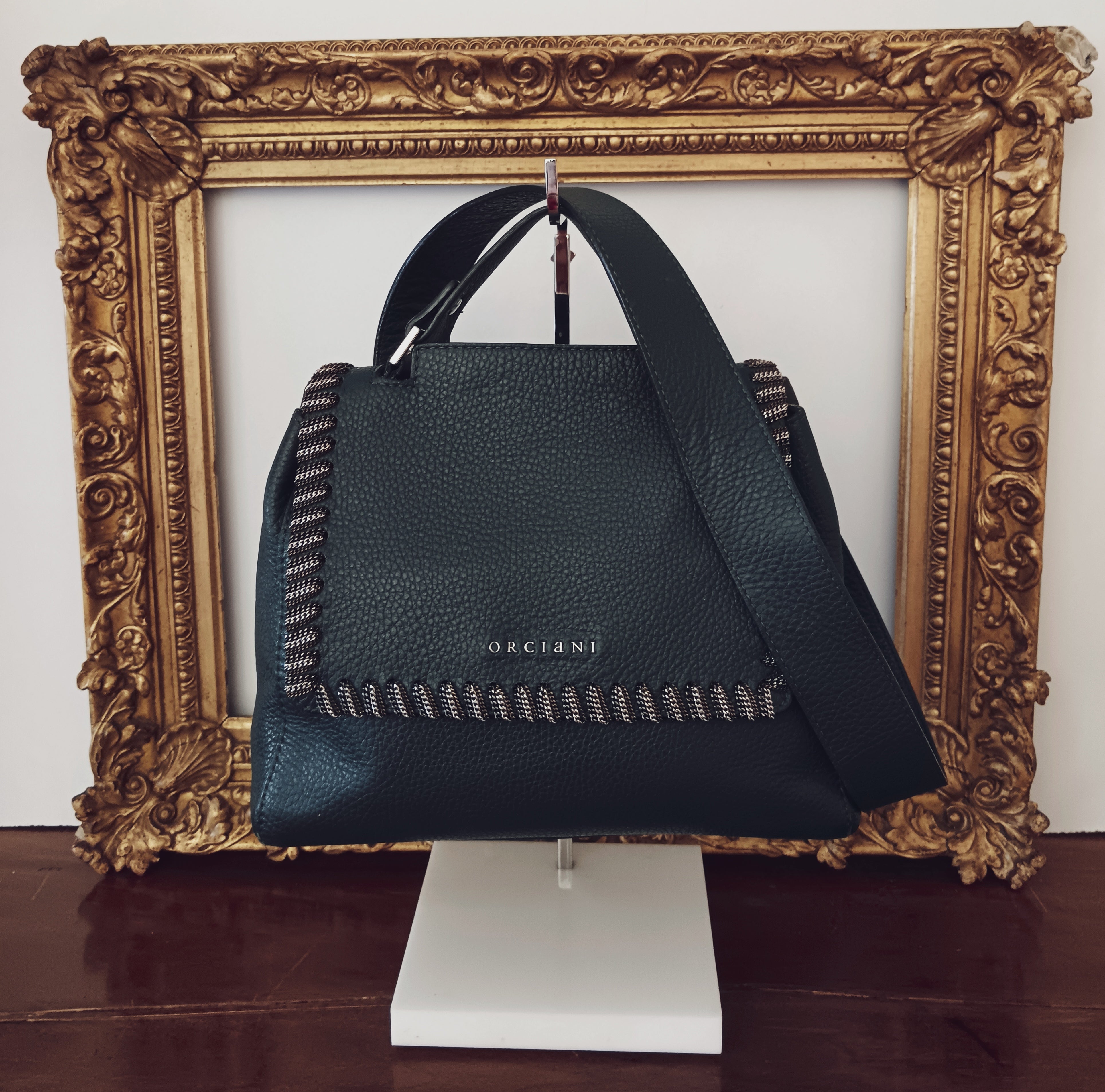 Orciani – Sveva Soft Piccola Pelle Verde Petrolio Con Inserti In Metallo