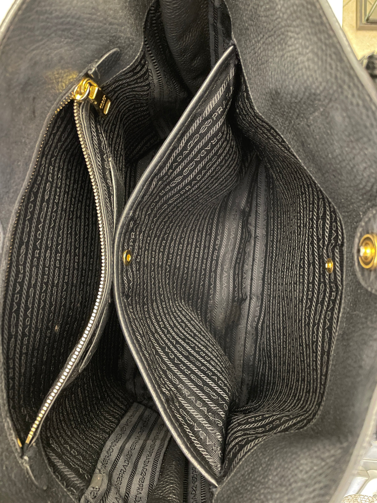 Prada - Shopper Espandibile in Pelle Martellata Nera Con Manici Corti