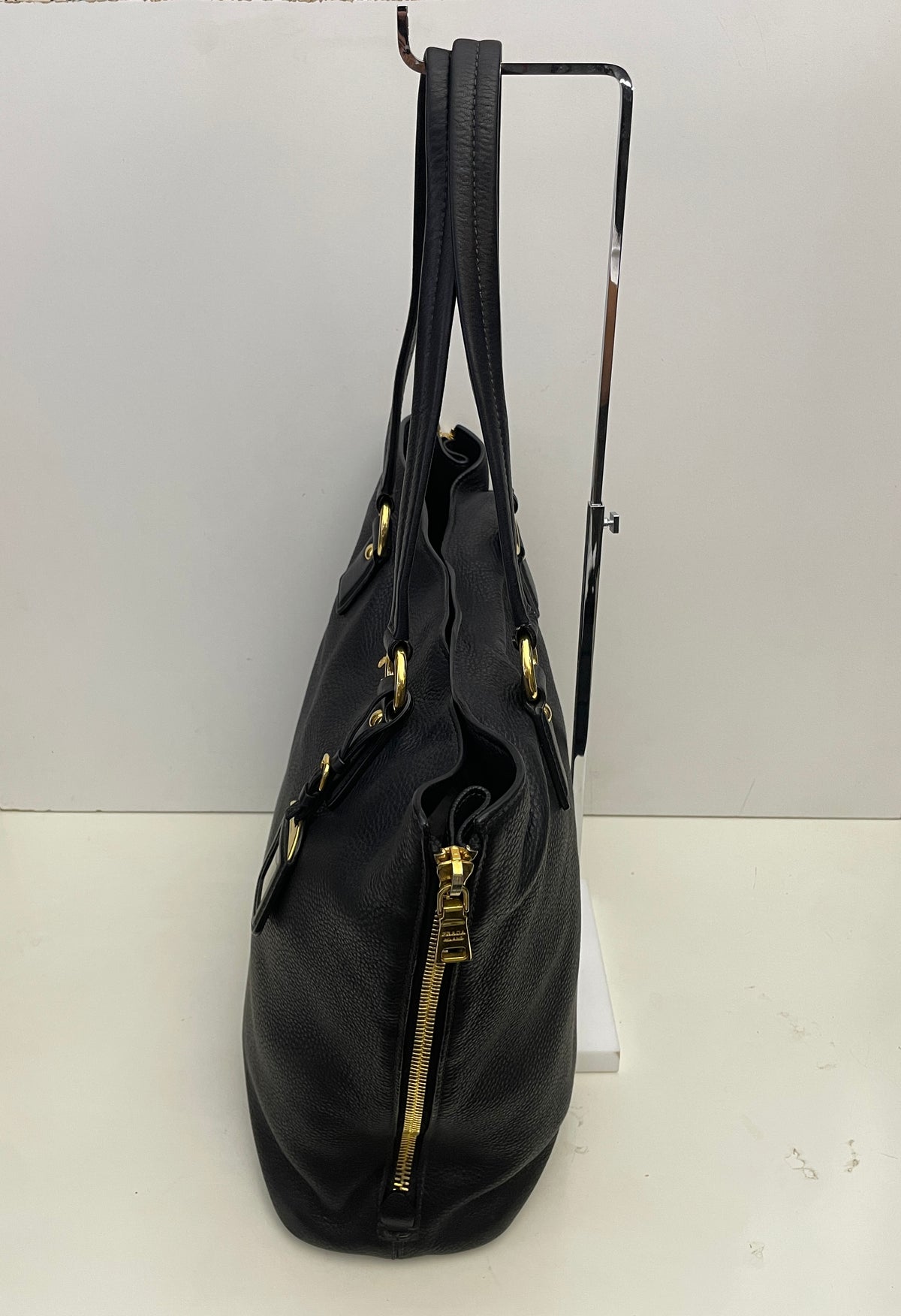 Prada - Shopper Espandibile in Pelle Martellata Nera