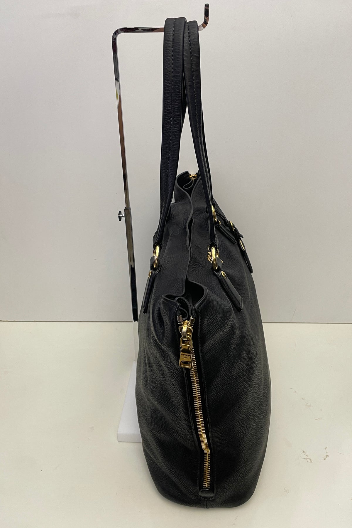 Prada - Shopper Espandibile in Pelle Martellata Nera