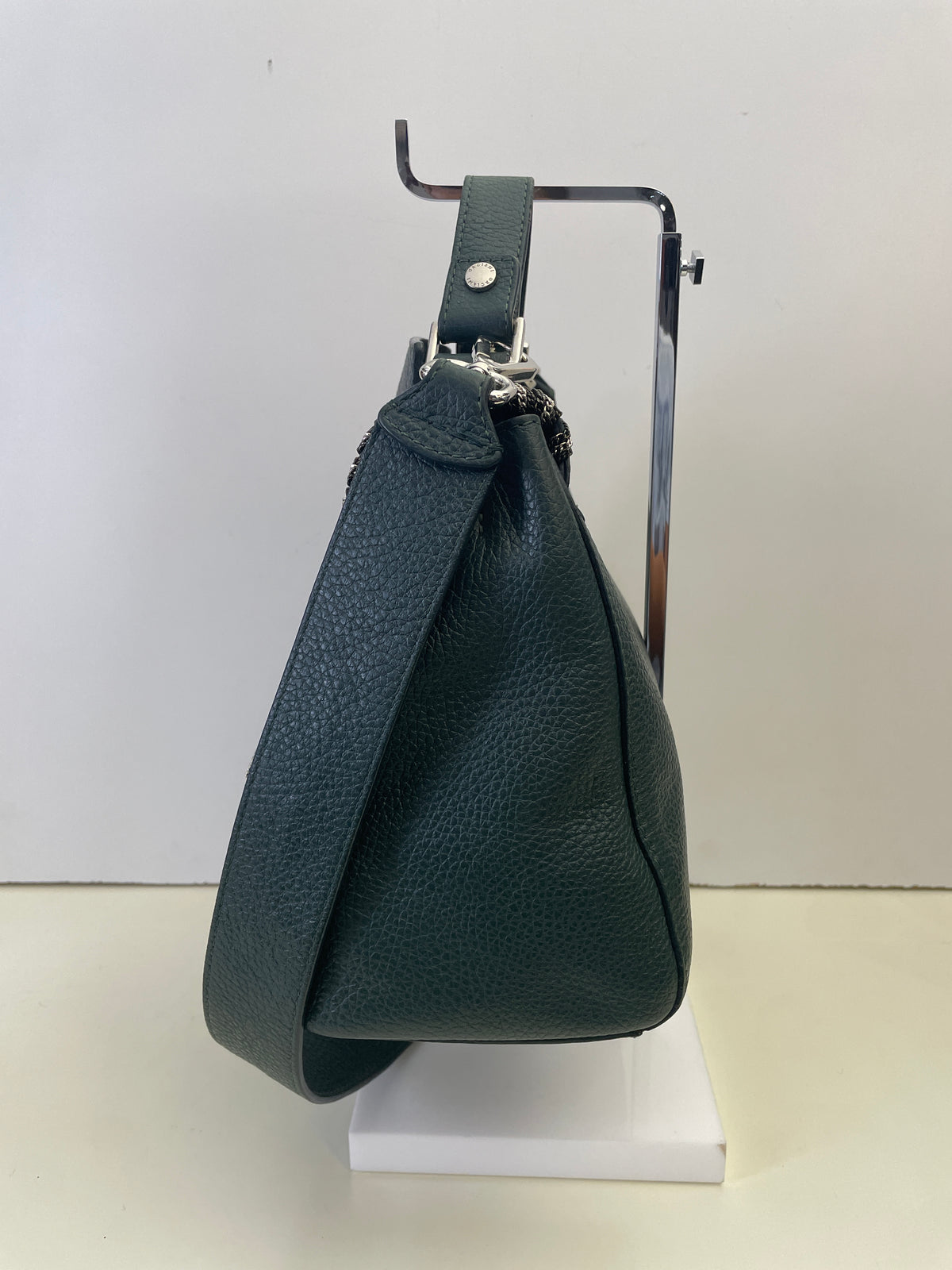 Orciani – Sveva Soft Piccola Pelle Verde Petrolio Con Inserti In Metallo