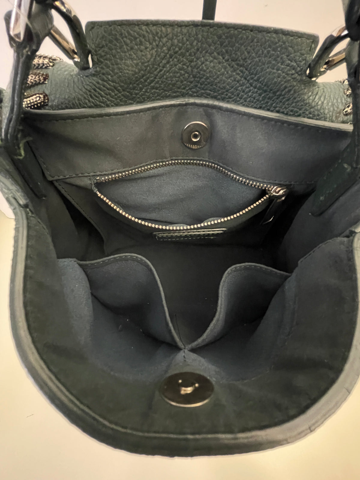 Orciani – Sveva Soft Piccola Pelle Verde Petrolio Con Inserti In Metallo