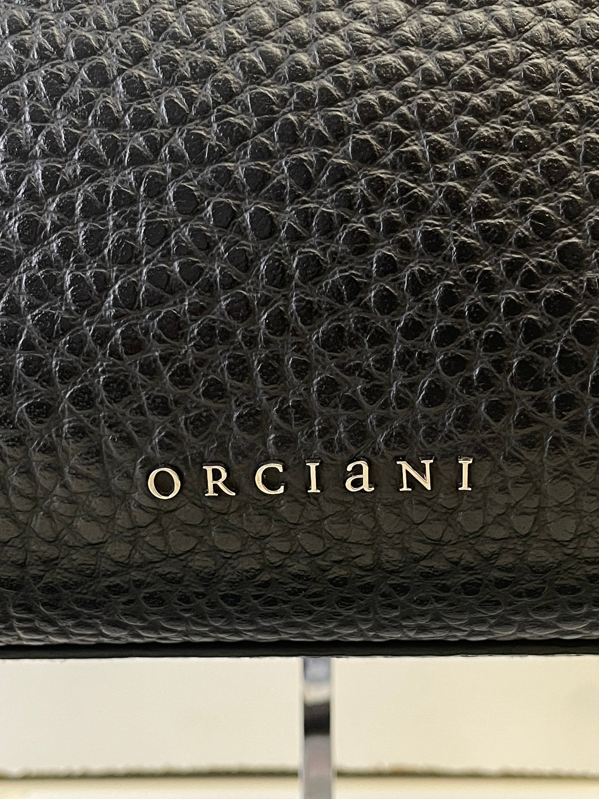 Orciani - Fan Piccola In Pelle Martellata Nera