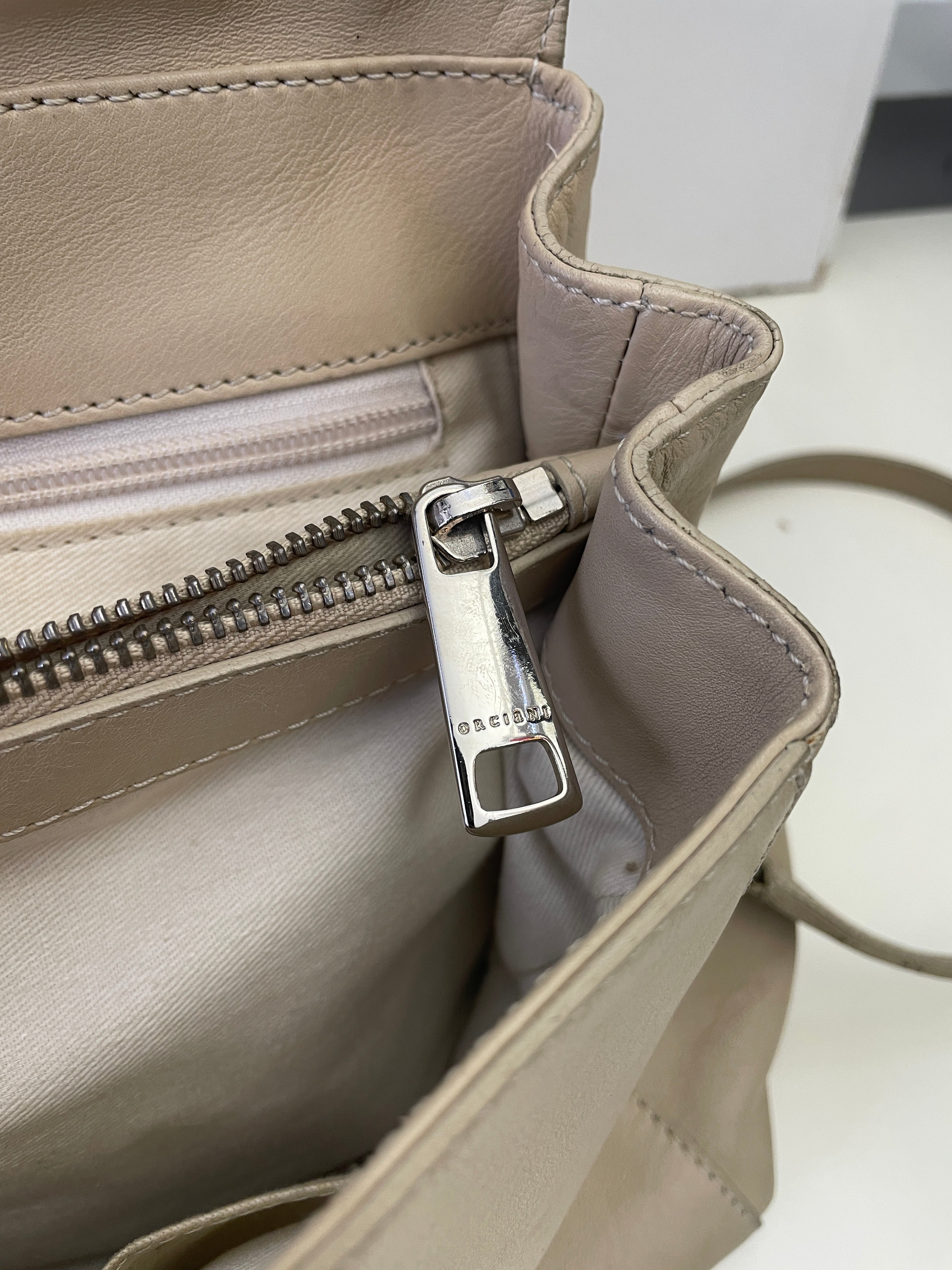 Orciani - Borsa A Spalla Pelle Beige Con Borchie