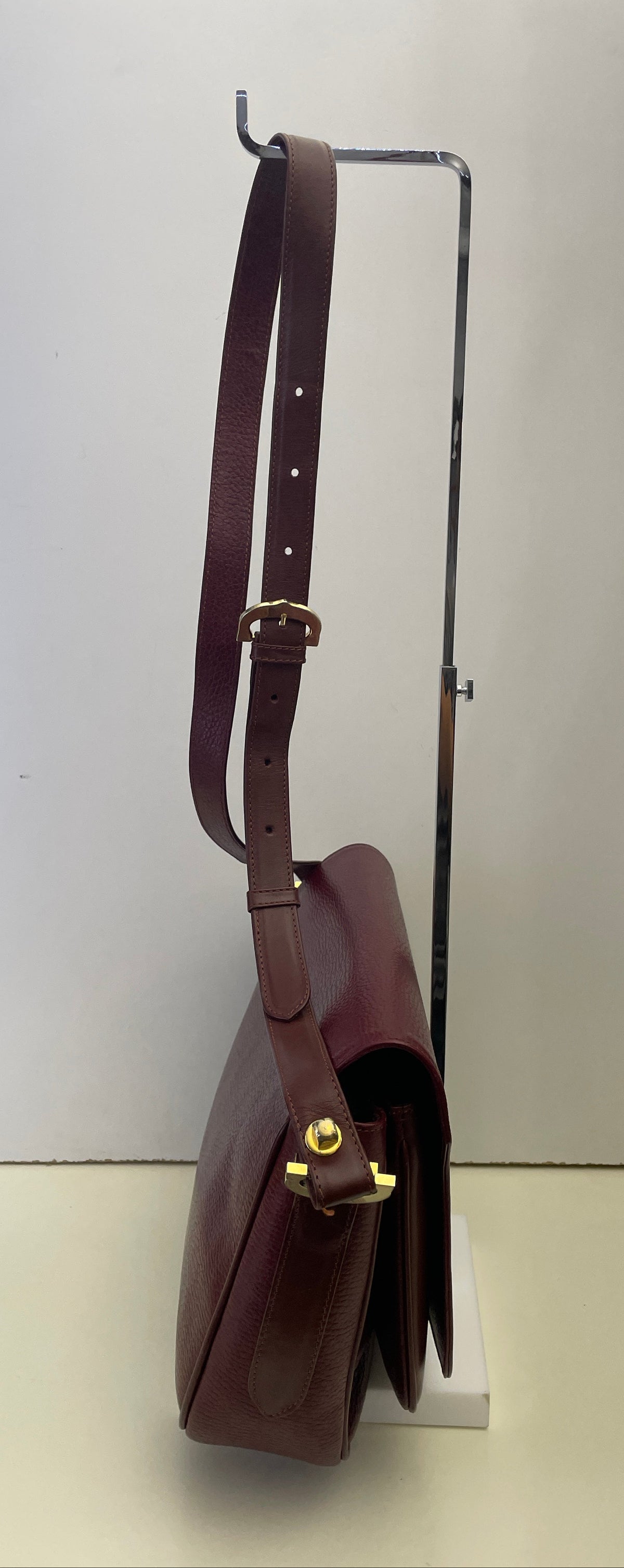 Cartier - Camera Bag a Patta Intera Con Punta in Pelle Bordeaux Vintage