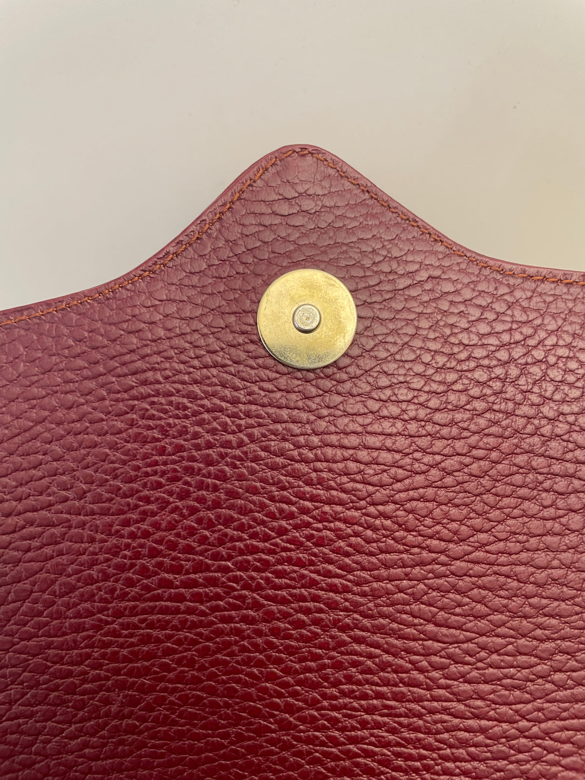 Cartier - Camera Bag a Patta Intera Con Punta in Pelle Bordeaux Vintage