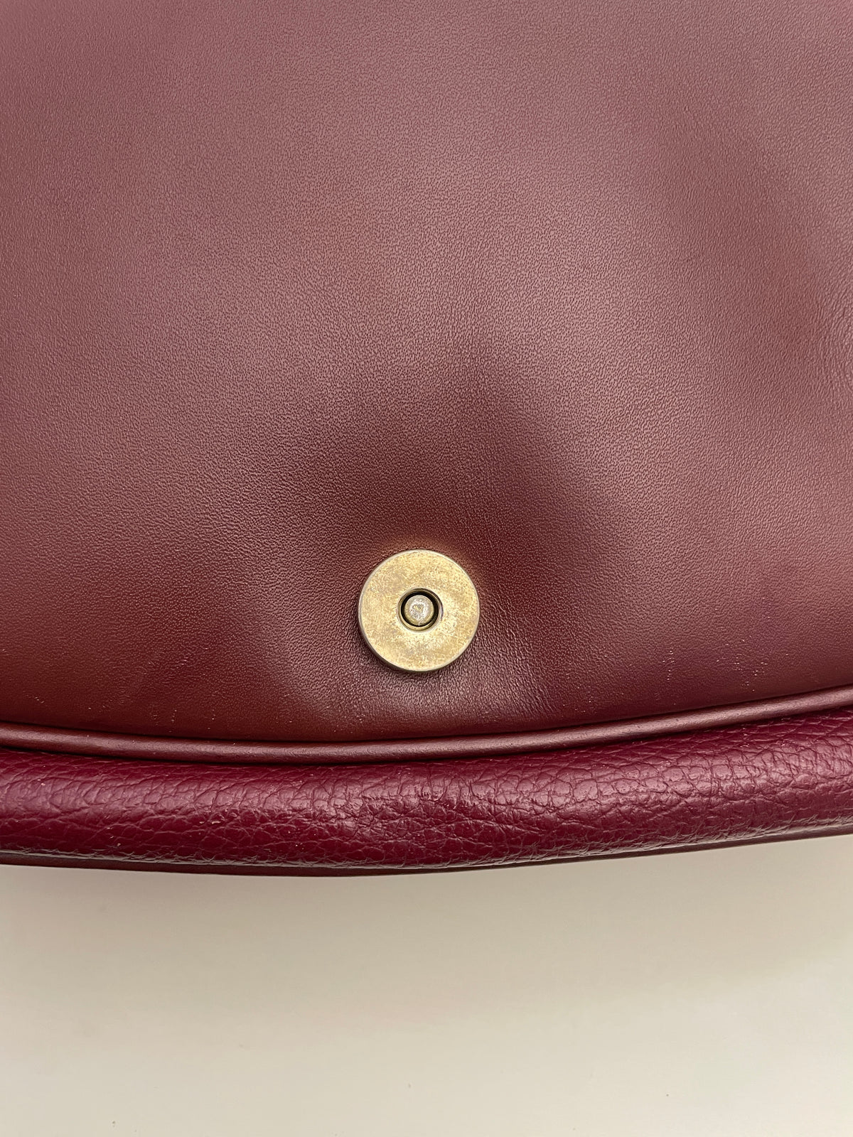 Cartier - Camera Bag a Patta Intera Con Punta in Pelle Bordeaux Vintage