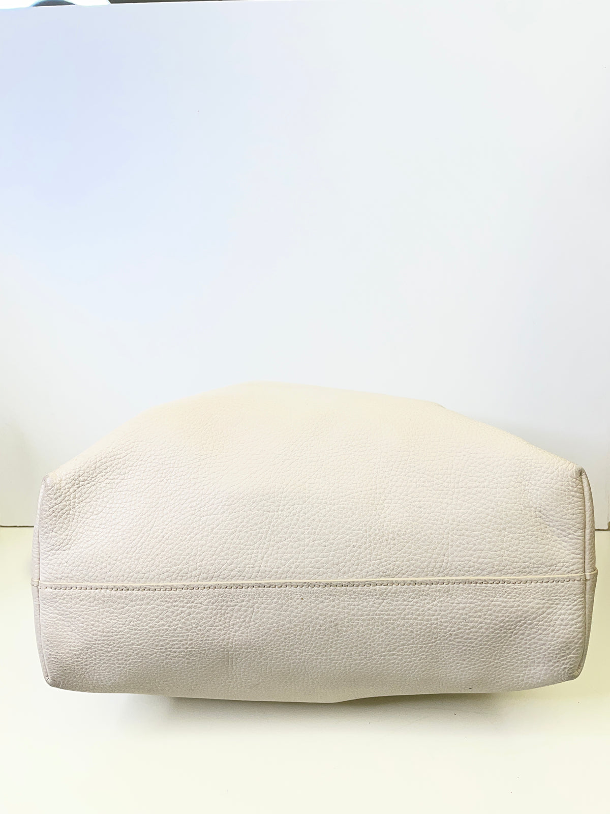Prada - Shopper in Pelle Martellata Bianco Latte Con Manici Corti