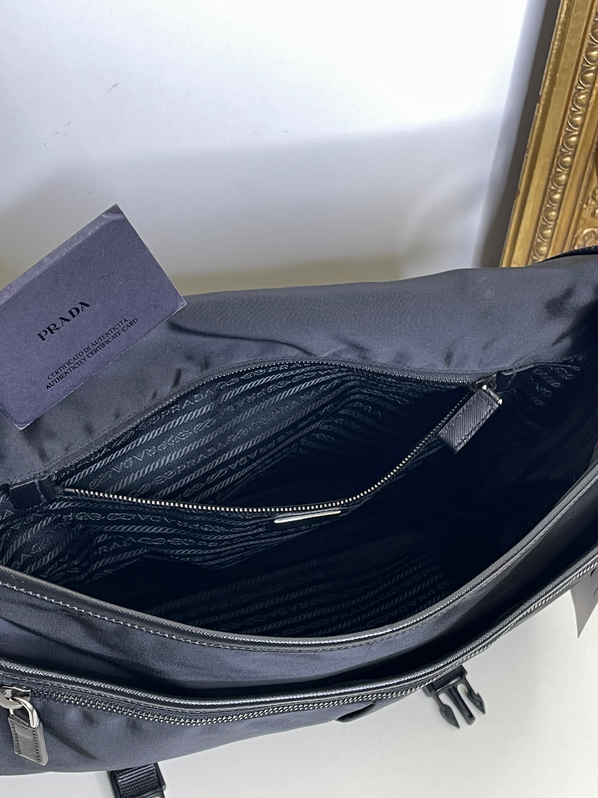 Prada Cartella Doppie Tasche Nylon Nera  Scritta Fronte