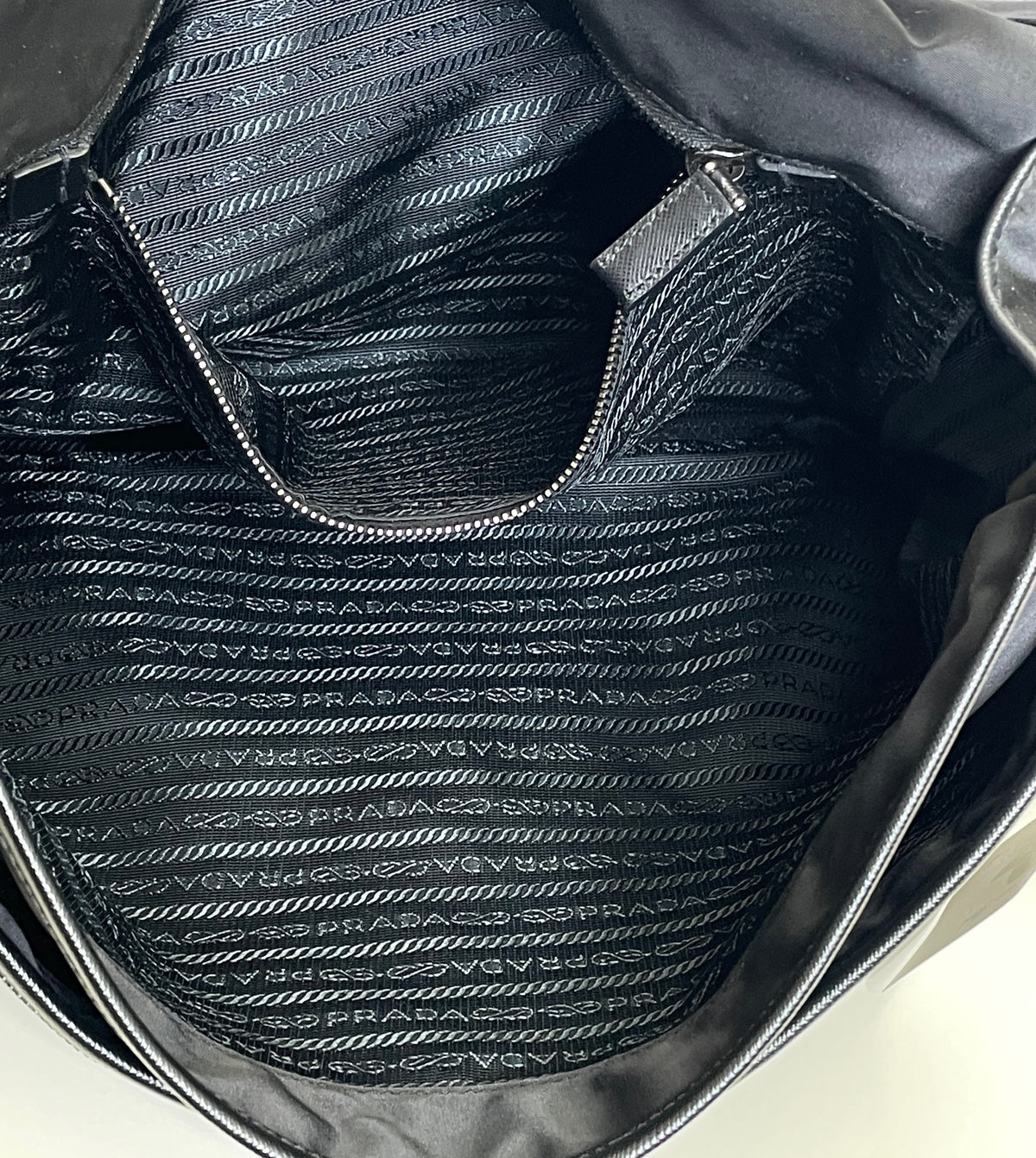 Prada Cartella Doppie Tasche Nylon Nera  Scritta Fronte