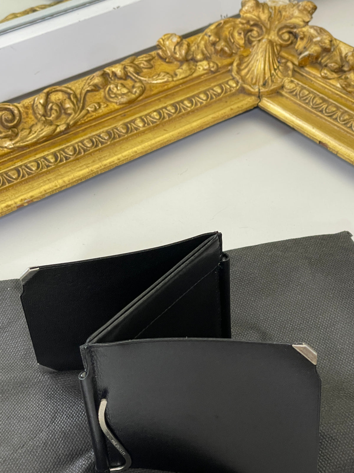 Valextra Grip Spring Trifold Pelle Nera Spazzola (Angoli Argento)