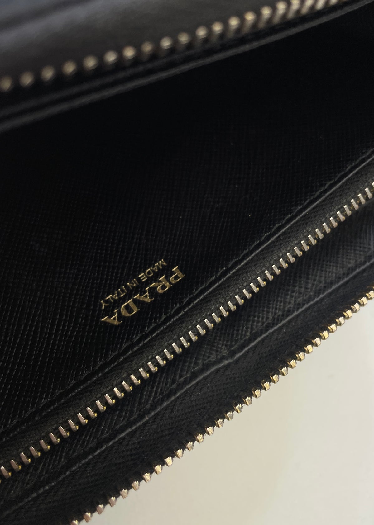 Prada - Portafoglio XL Gigante Saffiano Nero Lettering + Card