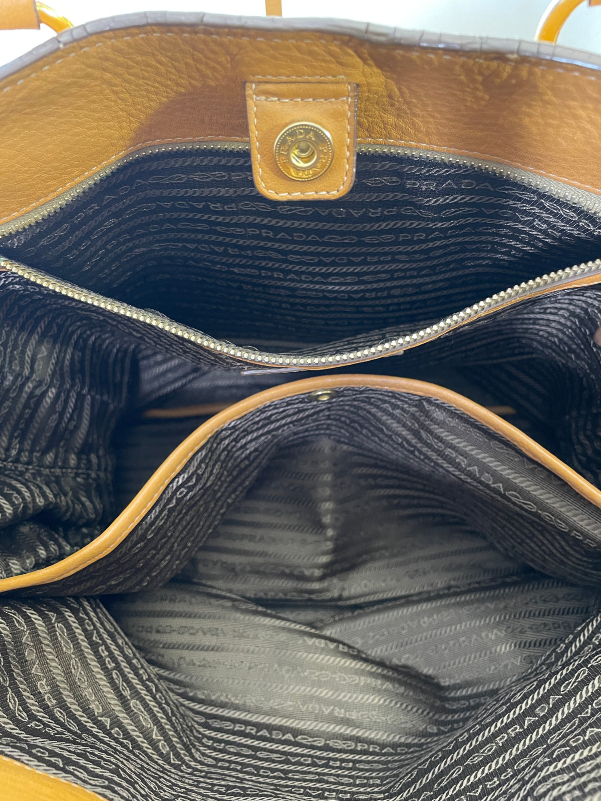 Prada - Shopper Espandibile in Pelle Martellata Cammello