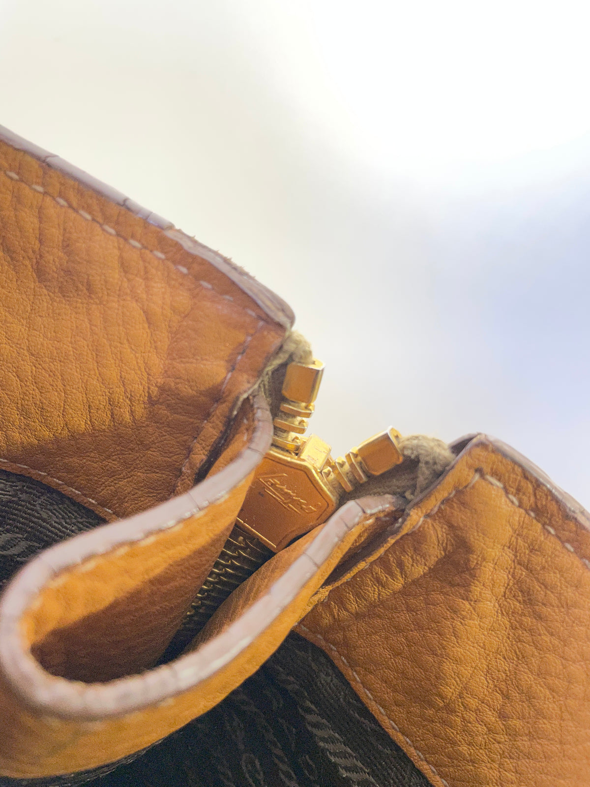 Prada - Shopper Espandibile in Pelle Martellata Cammello