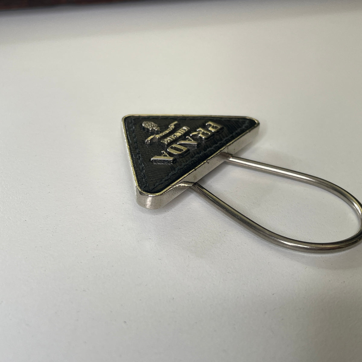 Prada - Portachiavi Metallo Logo Triangolo Pelle Nera (+ scatola)