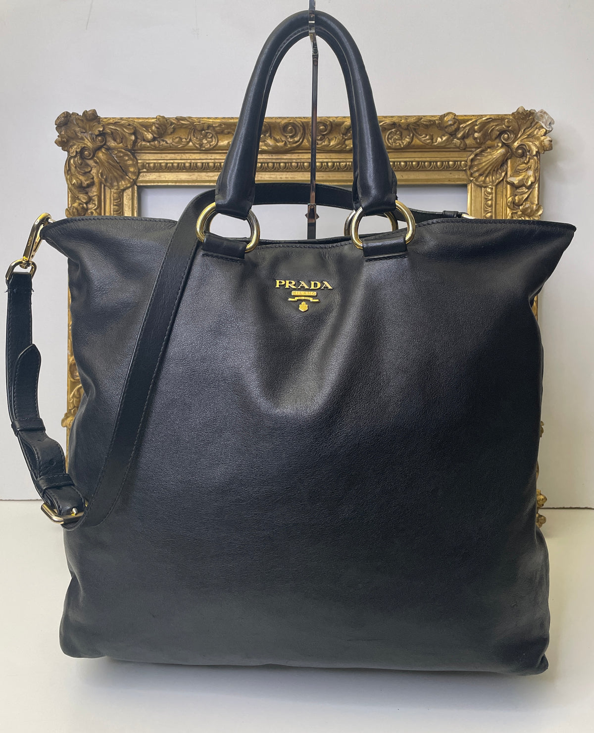 Prada - Shopper Grande in Pelle Nera Liscia con Tracolla e Interno Daino Beige