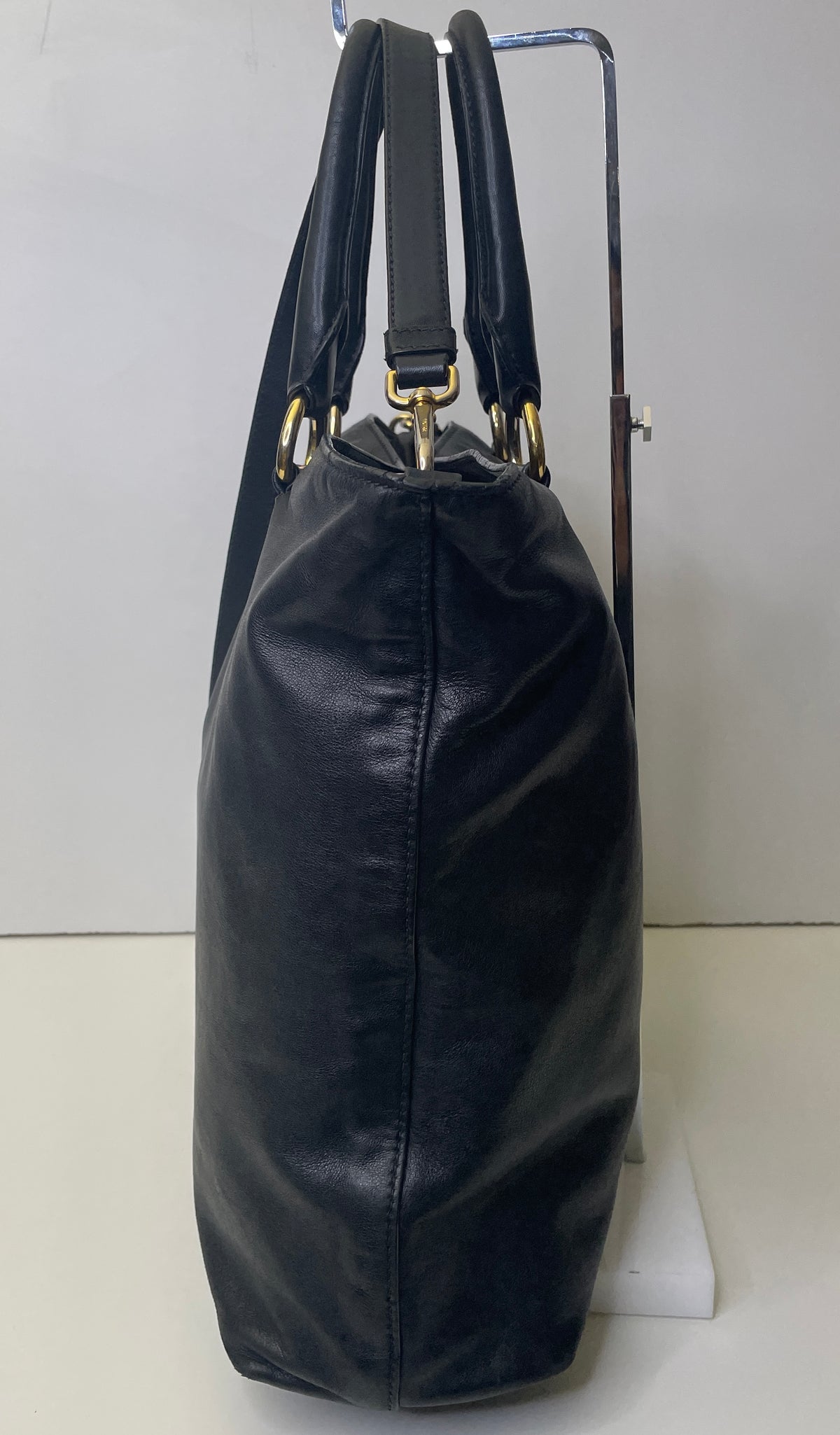 Prada - Shopper Grande in Pelle Nera Liscia con Tracolla e Interno Daino Beige