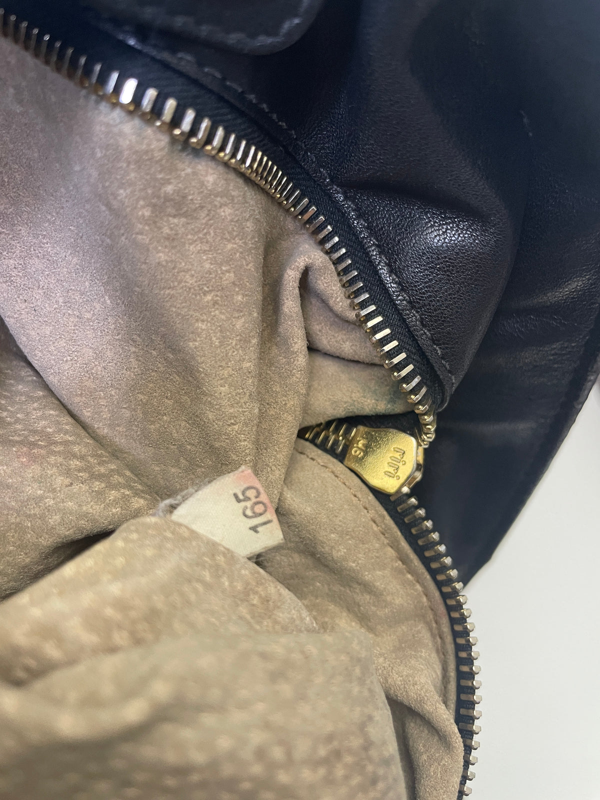 Prada - Shopper Grande in Pelle Nera Liscia con Tracolla e Interno Daino Beige
