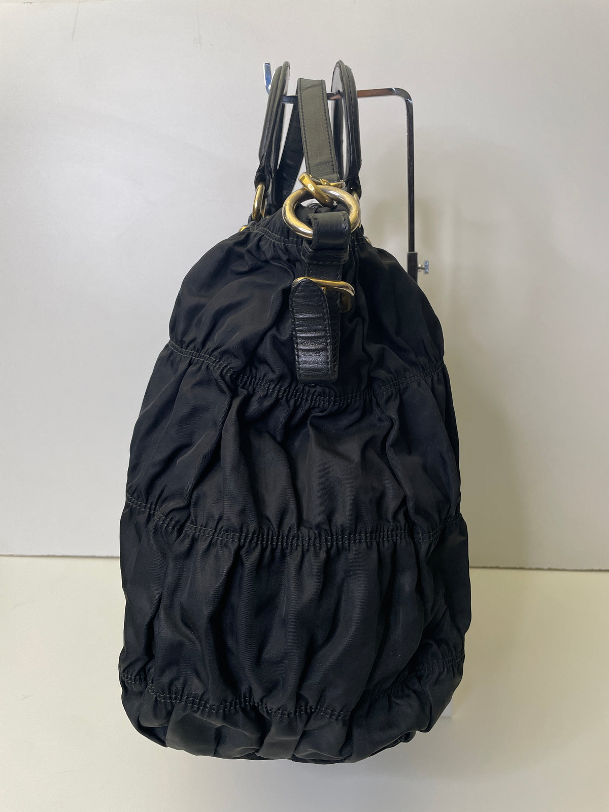 Prada - Shopper Goffrata in Nylon Nera con Manici Piccoli Rigidi