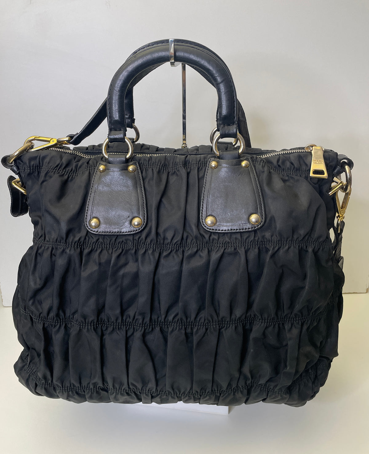 Prada - Shopper Goffrata in Nylon Nera con Manici Piccoli Rigidi