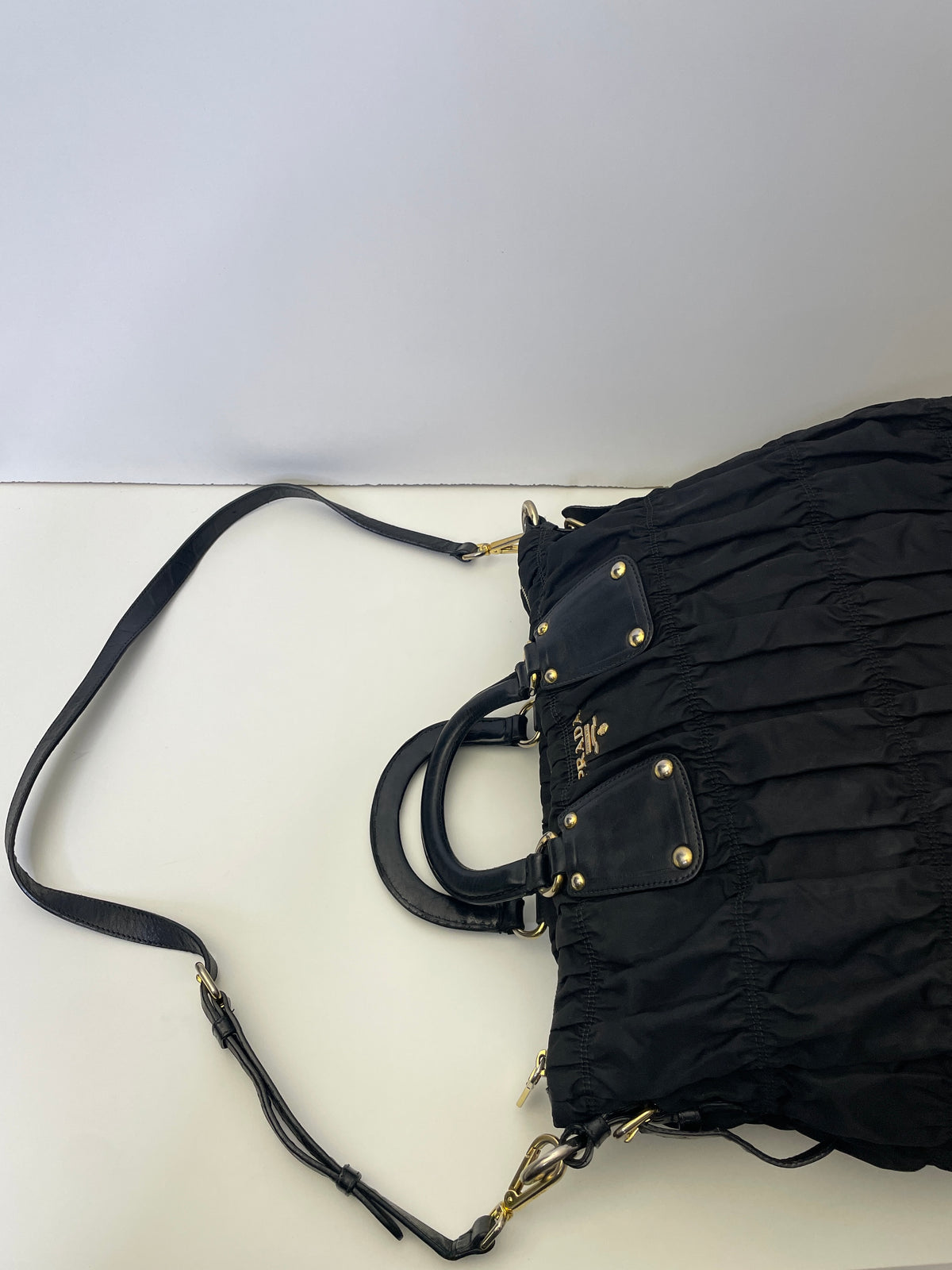 Prada - Shopper Goffrata in Nylon Nera con Manici Piccoli Rigidi