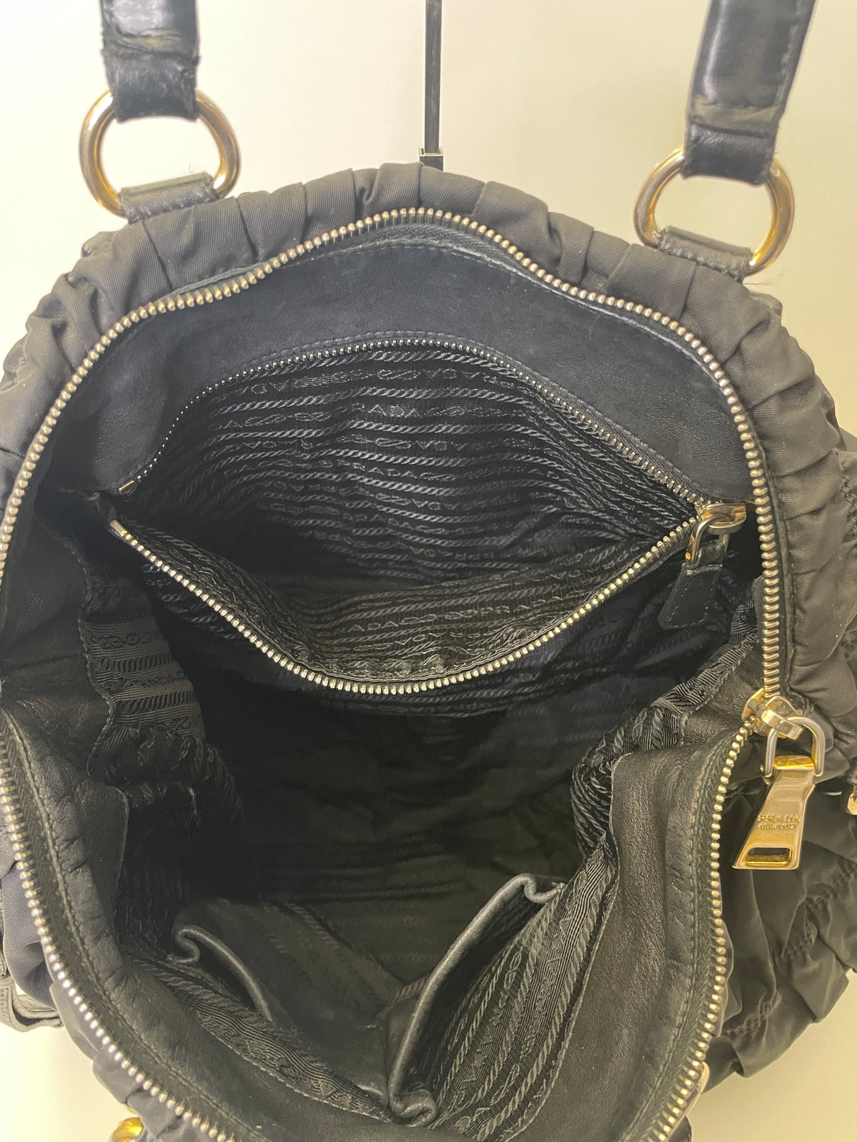 Prada - Shopper Goffrata in Nylon Nera con Manici Piccoli Rigidi